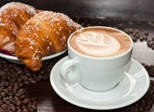 Czym spienić mleko do kawy?