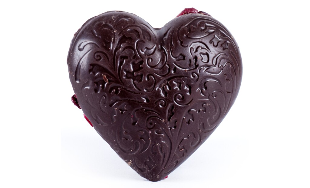 Serce z ciemnej czekolady z żurawiną