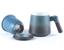 Ceramiczny kubek do herbaty z drewnianą rączką z pokrywką i filtrem  - Porcelana